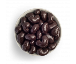 Anacardos con chocolate negro en bol blanco