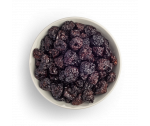 Cerezas deshidratadas en un bol blanco
