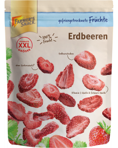 Gefriergetrocknete Erdbeerscheiben in freigestellter Verpackung mit Farmer's Snack Logo, XXL- und 100% Frucht-Kennzeichnung.