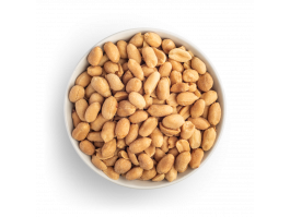 Cacahuetes tostados y salados en bol blanco