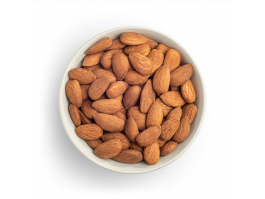 Almendras con piel naturales en bol blanco