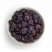 Cerezas deshidratadas en un bol blanco