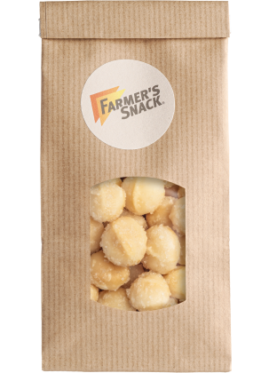 Wolnostojące opakowanie Makadamia słodko-słona w brązowym opakowaniu z naklejką z logo Farmer's Snack